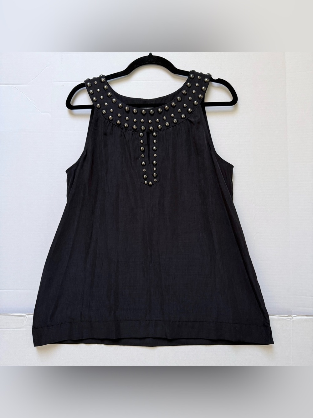 YVOS TANK BLACK TOP STUDDED YOKE FLOWY FIT GUNMETAL DOME STUDS SIZE 8
